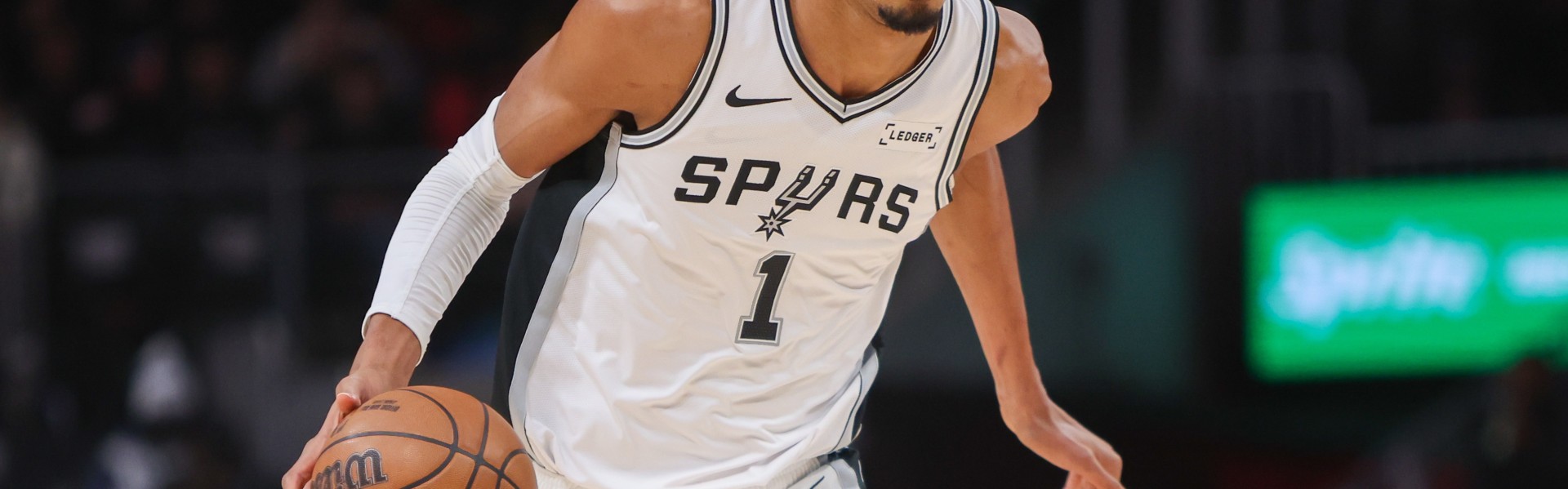 倒地N次 燃尽了！文班亮点满满拿下17+7！隔扣+将切特限制至4中1