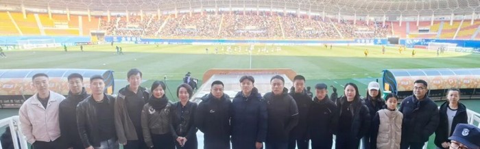 【连商·绿茵行】大连民营企业家集体观赛中甲 共筑足球城新未来|大连足球|足球队|中甲联赛|精神_新浪体育_新浪新闻