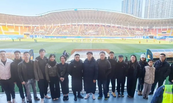 【连商·绿茵行】大连民营企业家集体观赛中甲 共筑足球城新未来|大连足球|足球队|中甲联赛|精神_新浪体育_新浪新闻